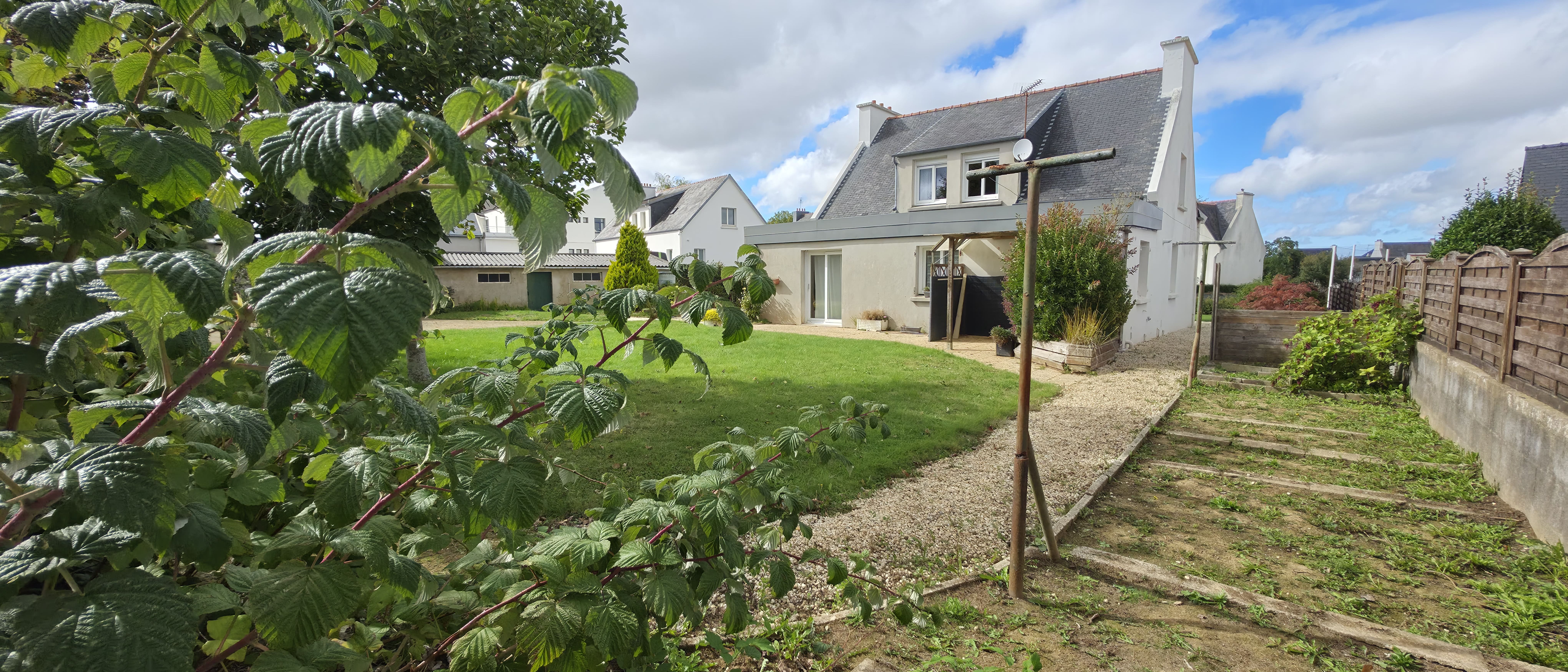 PLABENNEC HYPERCENTRE - MAISON FAMILIALE SUR PARCELLE CONSTRUCTIBLE DE 1 200 m²